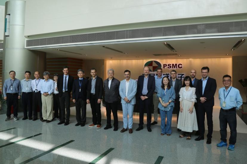 The CEA Group and PSMC teams (Credit: Philippe Despesse)