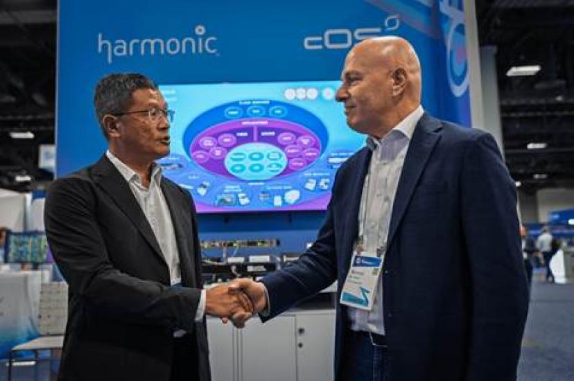 PK Lee (Left): Vice President of Engineering at KBRO and Jeffrey Glahn (Right): Senior Vice President of Global Sales at Harmonic piuctured at Data Centre World London 2026