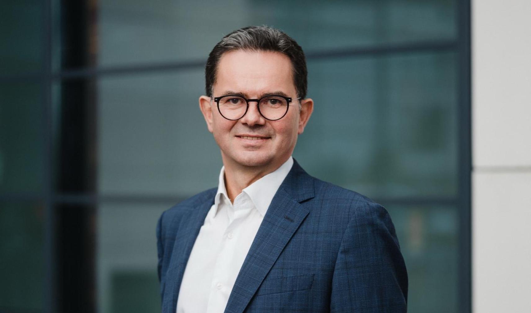 A portrait image of Vincent Garnier