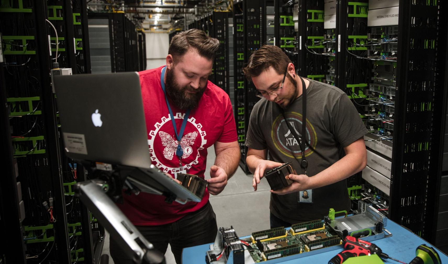 Meta data centre employees in Papillion, Nebraska to illustrate Corning Meta $6bn fibre deal