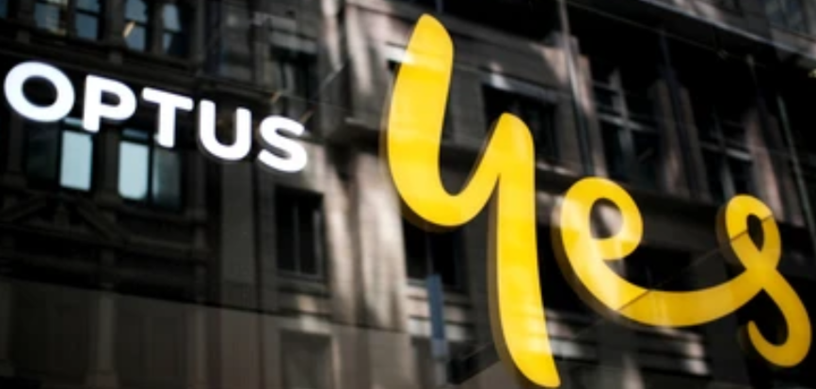 Optus CEO steps down