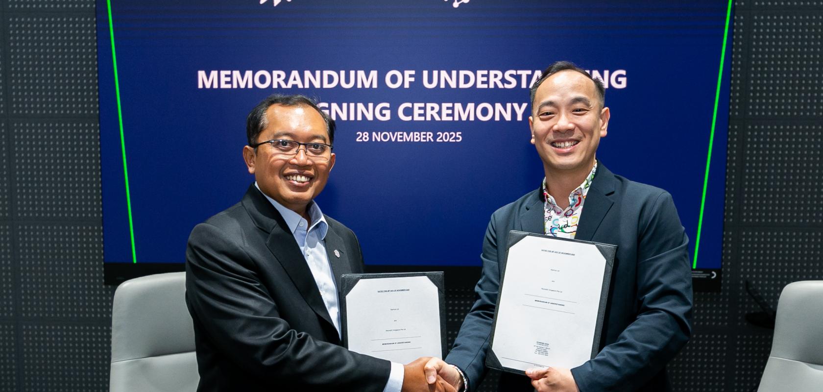 StarHub and NeutraDC executives shaking hands at the signing ceremony for a Memorandum of Understanding