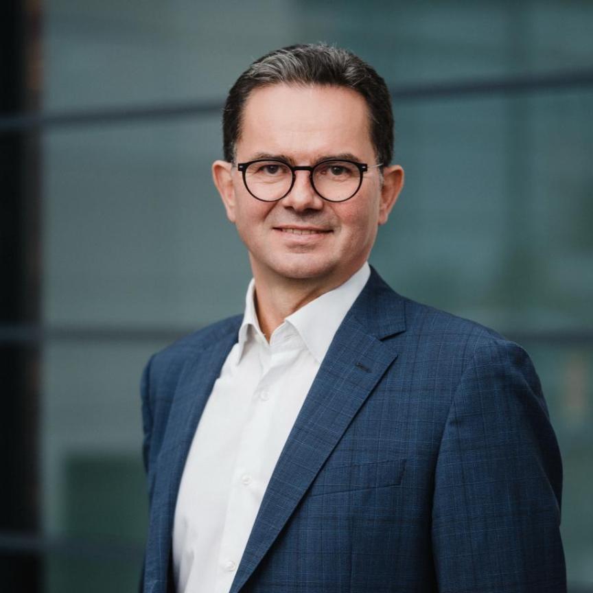 A portrait image of Vincent Garnier